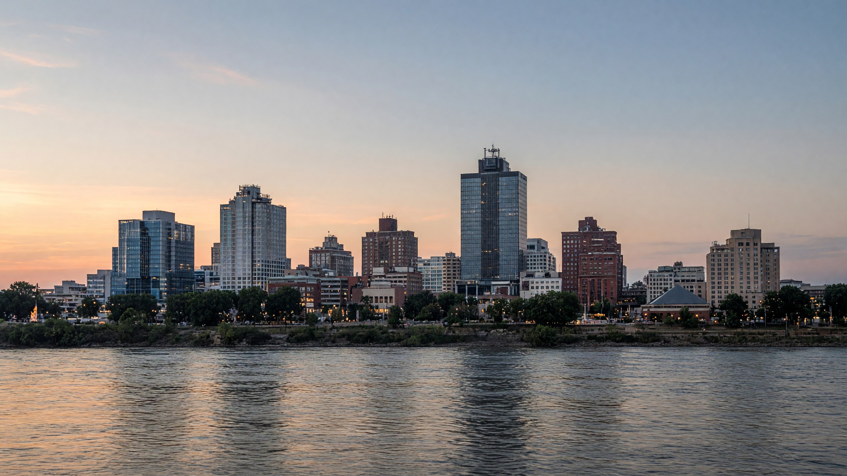 Memphis skyline at dusk